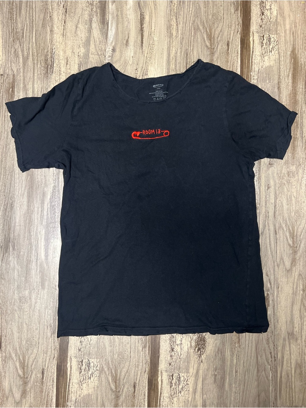 Room 13 LA Embroidered Safety Pin Distressed Tee Black Large